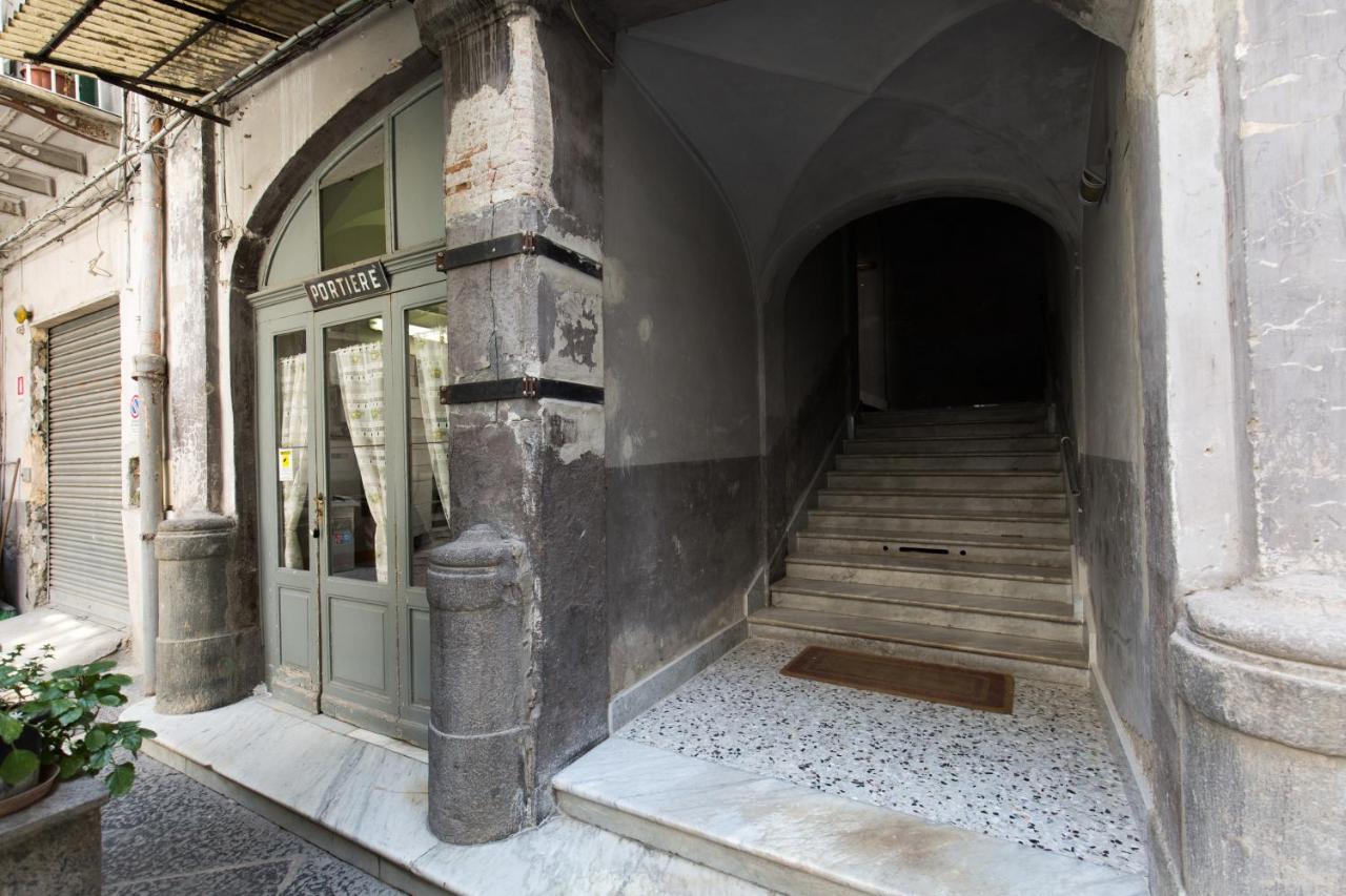 ホテル Duetto Al Duomo ナポリ エクステリア 写真