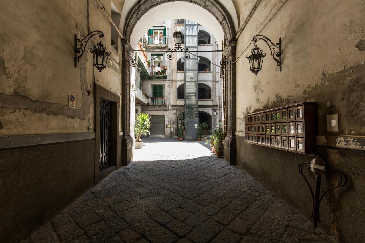 ホテル Duetto Al Duomo ナポリ エクステリア 写真